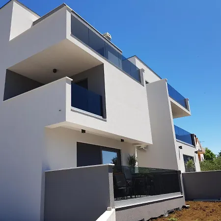 Maslina - 3 *